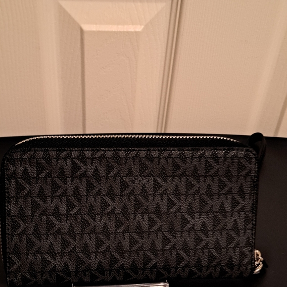 Michael Kors Jet Set Large Signature Logo Smatphone Wallet NWT - Picture 3 of 6